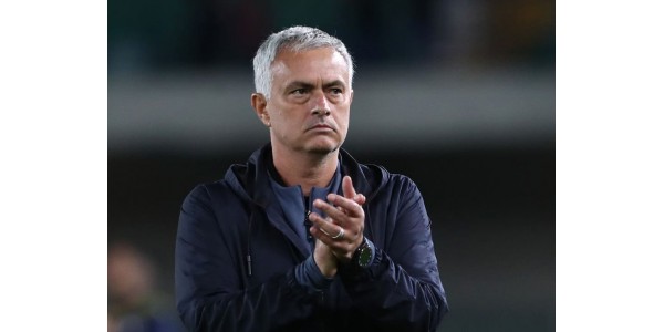 Mourinho werd uitgejouwd door fans van het thuisteam